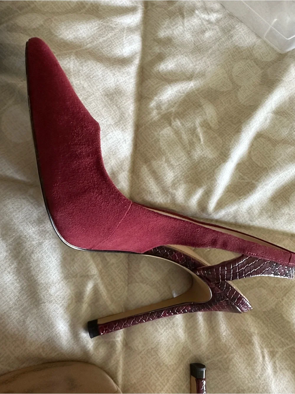 Pointed velvet croc heels - Picture 4 of 8